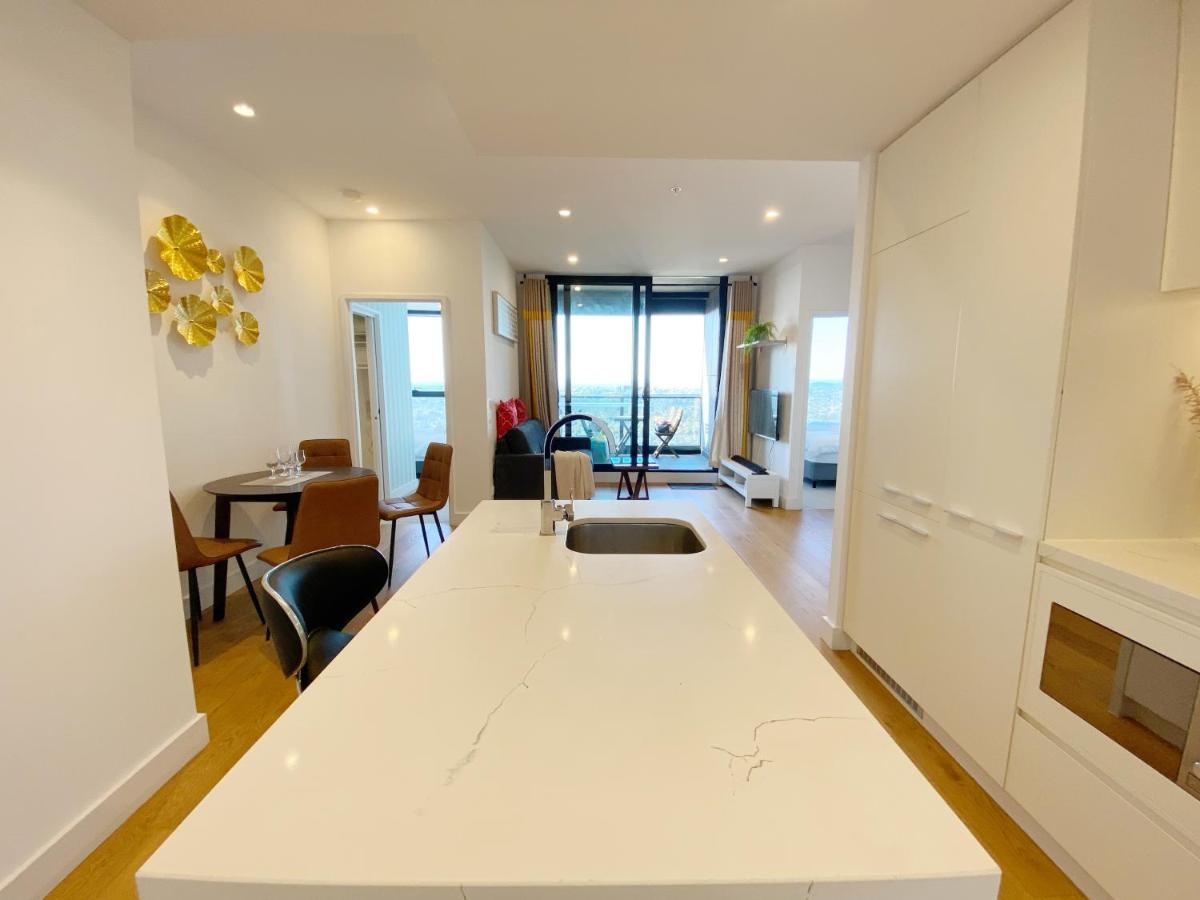 Cozy 2B2B Apartment With Free Parking & Penthouse Pool Box Hill Eksteriør bilde